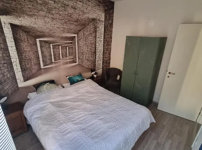 Artist Centro Storico * بيرودجا